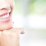 חומרים טבעיים להלבנת השיניים
